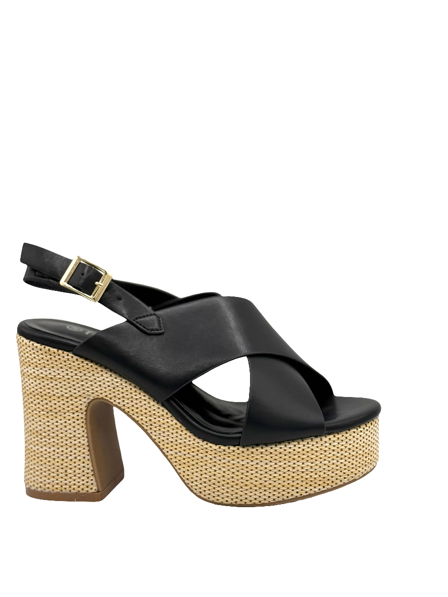 Rihanna_sandalo con tacco