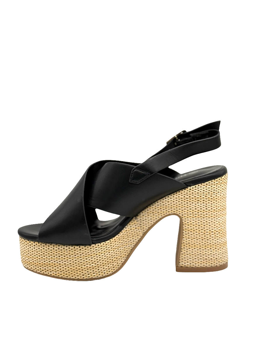 Rihanna_sandalo con tacco