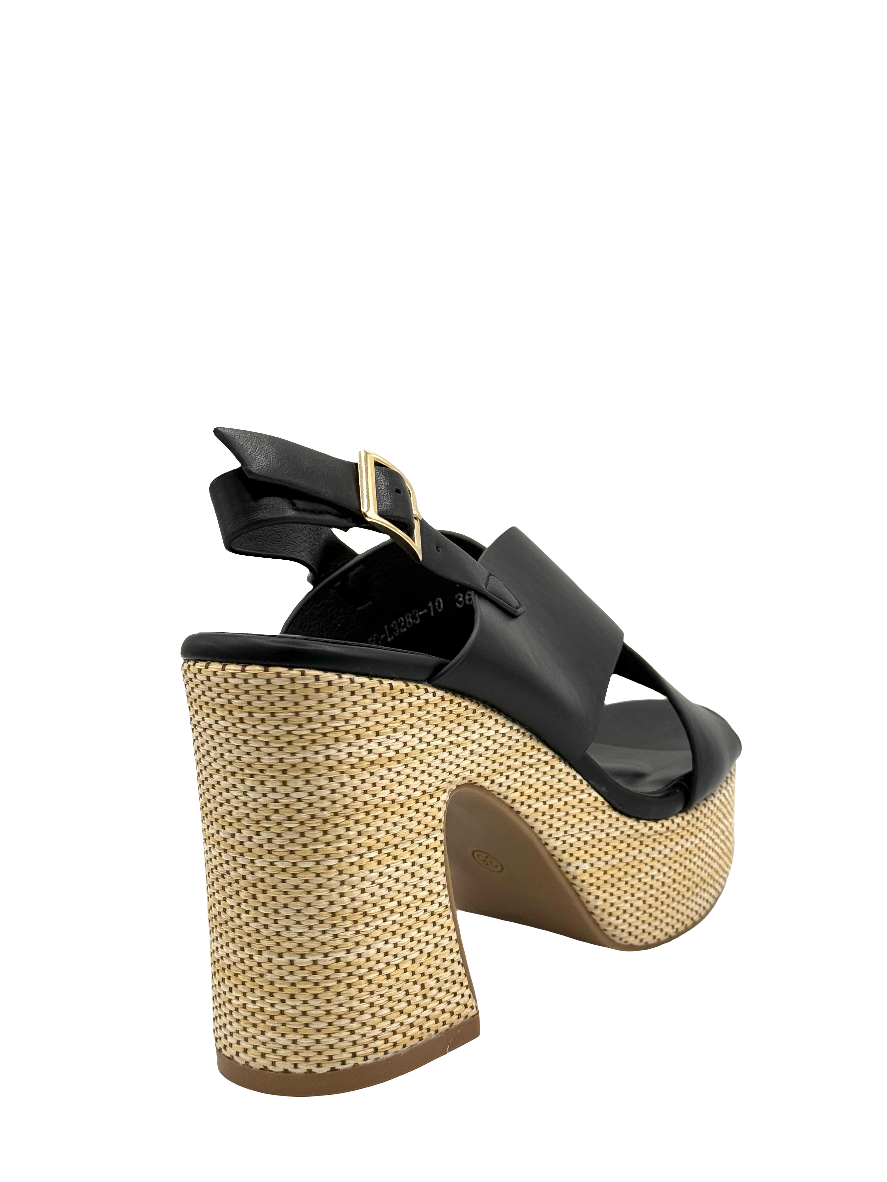 Rihanna_sandalo con tacco